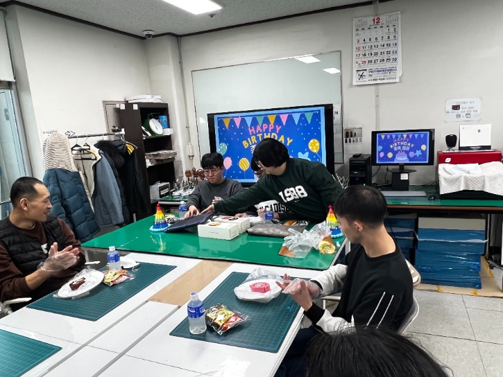 선물 증정.jpg